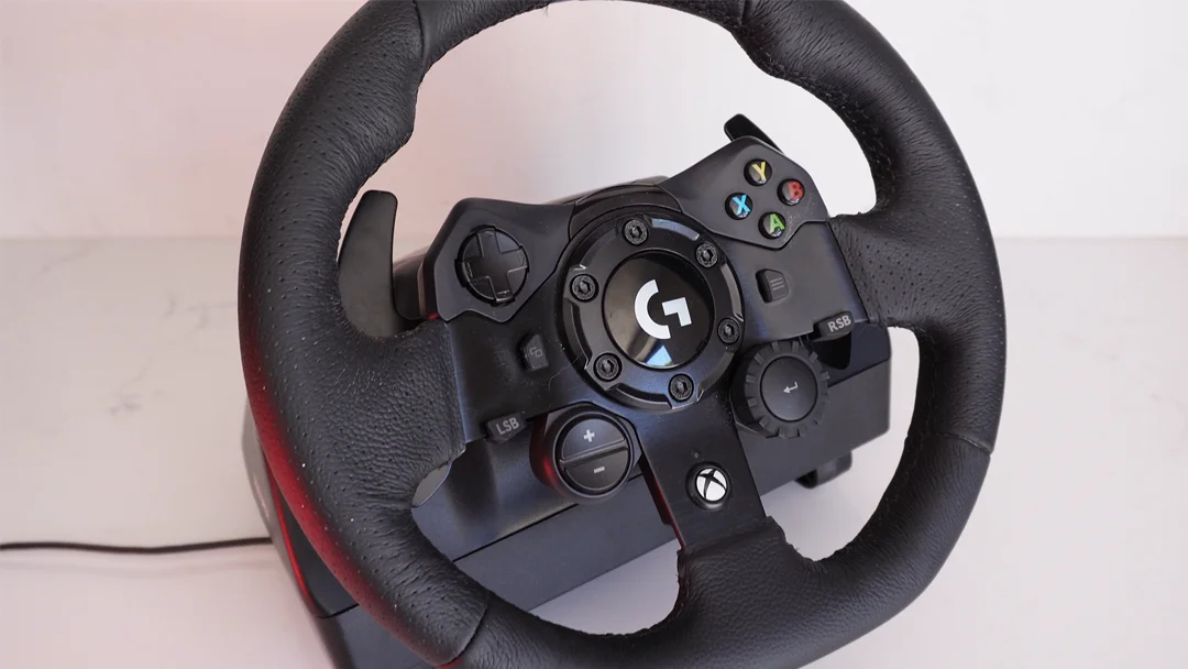 Logitech G923 racing wheel design